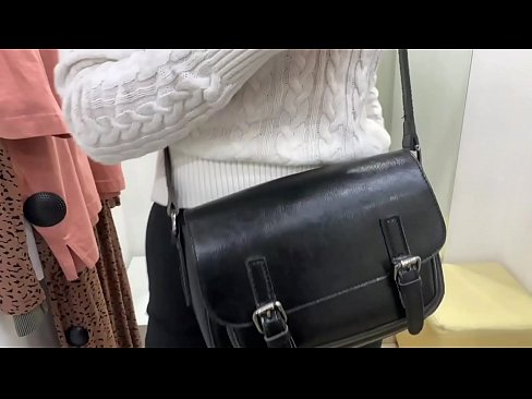 ❤️ Мастурбатсияи оммавии зани ҷавон ФералБерри бо дилдо дар утоқи мувофиқ ❤️ Шлюсҳо дар мо ❌️